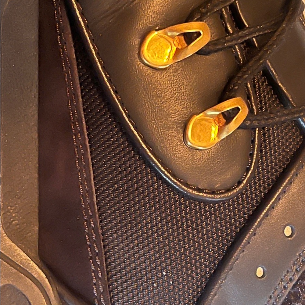 Gucci iconic flashtrek in black and gold. Size UK 10- runs US 10.5/11. - Picture 12 of 13